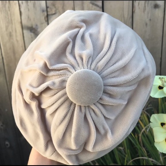 Unknown Accessories - VINTAGE Nude Velvet Ladies Cap